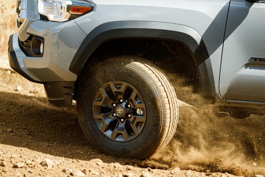 Колеса Toyota Tacoma Trail Double Cab 2020 года  (фото 2 из 9)